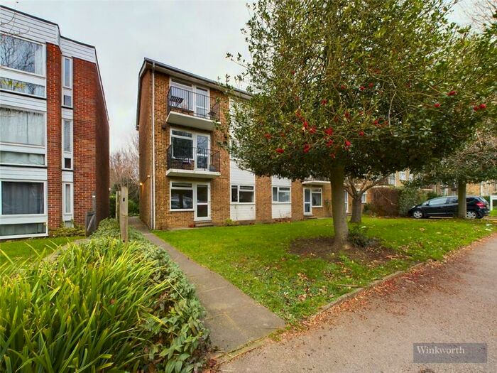 1 Bedroom Apartment To Rent In Lovelace Gardens, Surbiton, KT6