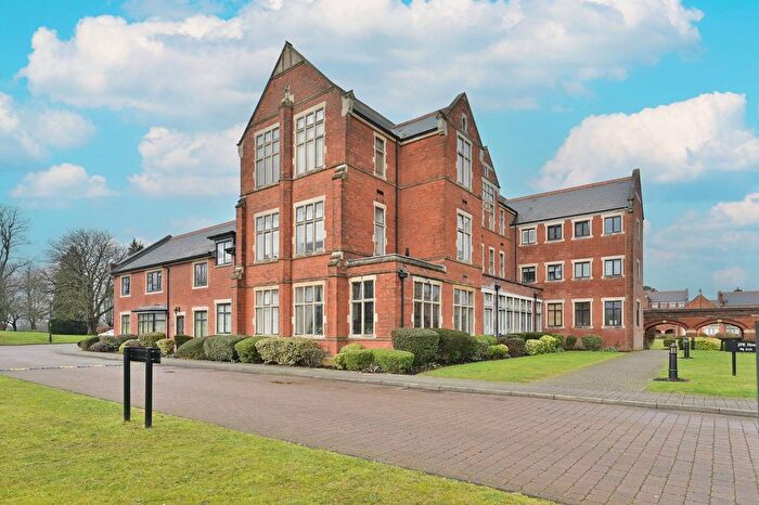 2 Bedroom Flat To Rent In Royal Connaught, Bushey, WD23