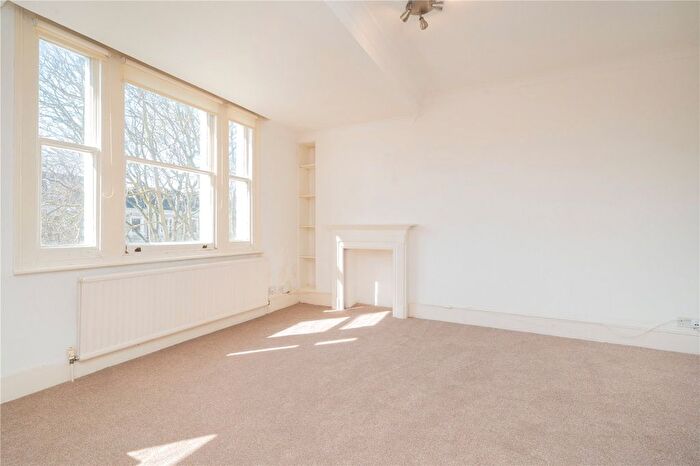 2 Bedroom Flat To Rent In Elsham Road, London, W14