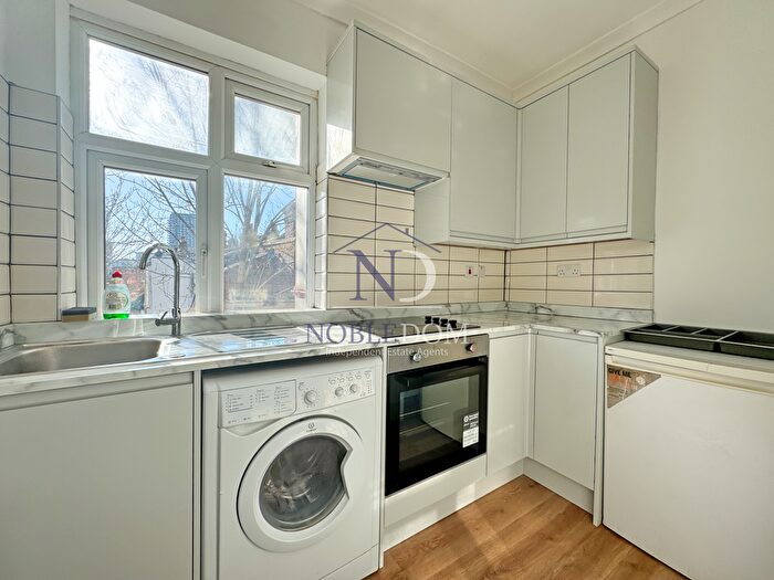 3 Bedroom Flat To Rent In Kingsley Road, Hounslow, TW3