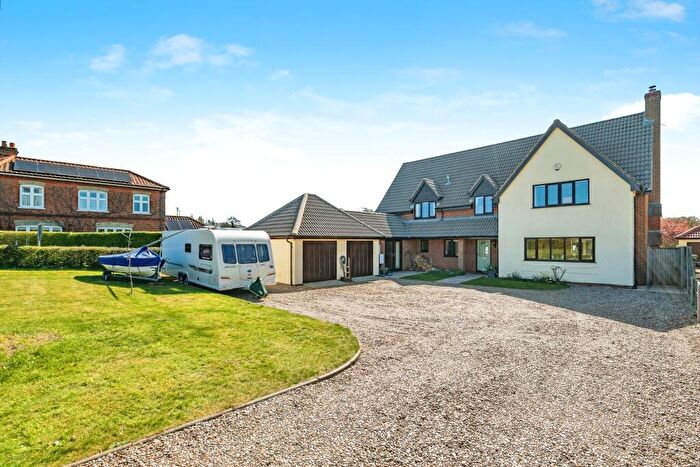 4 Bedroom Detached House For Sale In The Street, Norwich, NR14