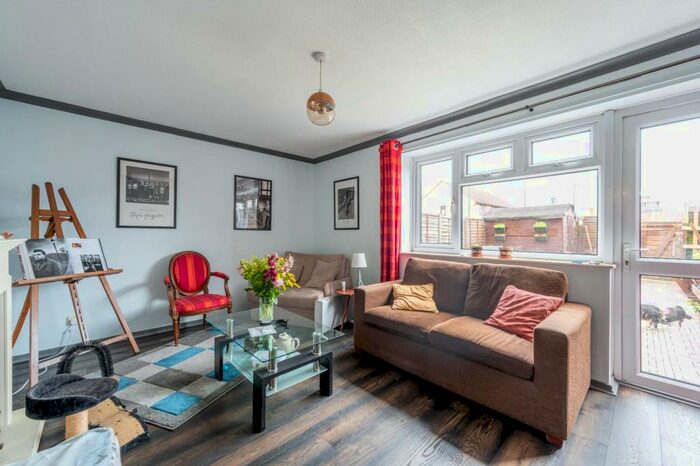 3 Bedroom Maisonette To Rent In Wadhurst Close, Anerley, London, SE20