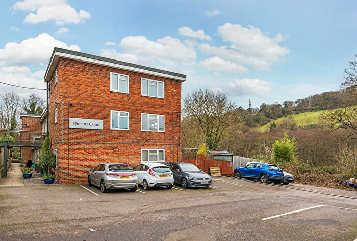 3 Bedroom Maisonette For Sale In Queens Court, Brimscombe, Stroud, Gloucestershire, GL5