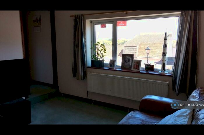 1 Bedroom Flat To Rent In High Street, Lymington, SO41