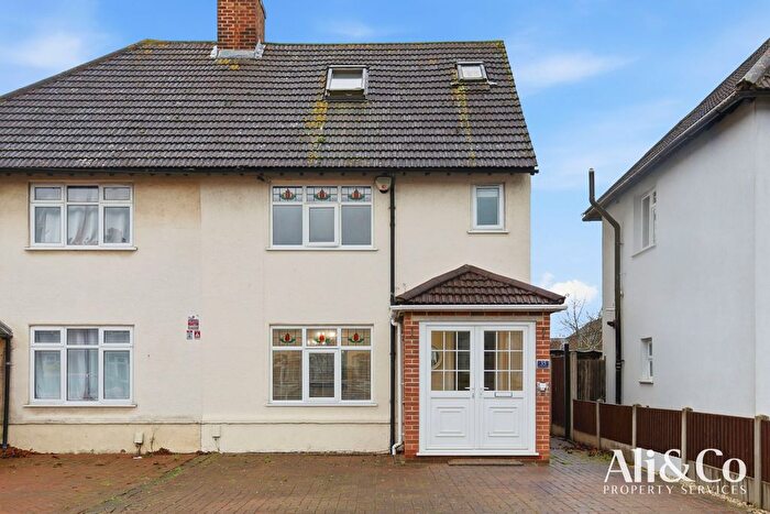 5 Bedroom Semi-Detached House For Sale In Heathview Road, Grays, RM16