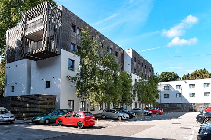 1 Bedroom Flat For Sale In Barton Court, Godstone Road, Whyteleafe, CR3