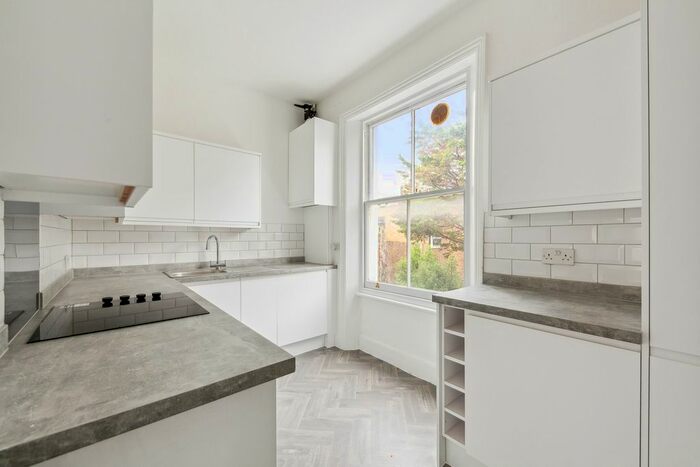 3 Bedroom Flat To Rent In Blythe Road, London, W14