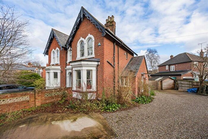 2 Bedroom Semi Detached House For Sale In Hamilton Road, Reading, RG1