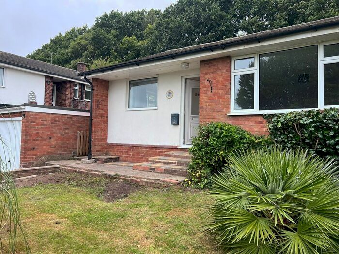 Bungalow To Rent In Rydal Drive, Tunbridge Wells, TN4