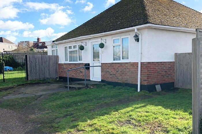 3 Bedroom Bungalow For Sale In Gilroy Way, Orpington, BR5