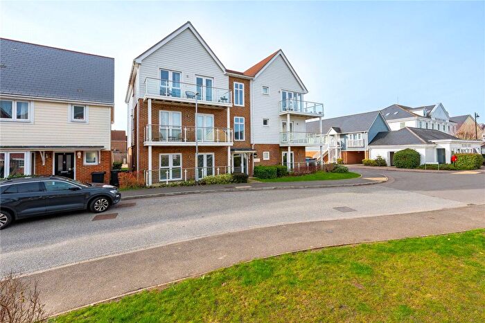 2 Bedroom Flat For Sale In Amisse Drive, Snodland, ME6