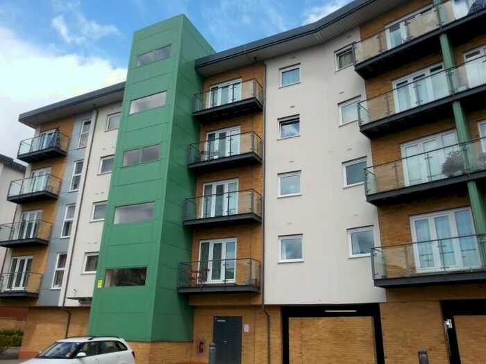 3 Bedroom Apartment To Rent In Parkhouse Court, Hatfield, AL10