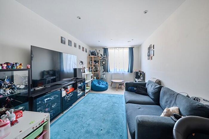 2 Bedroom Flat For Sale In Chrysler House, Welwyn Garden City, Hertfordshire, AL7