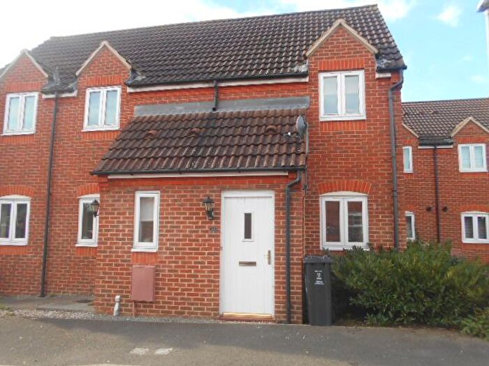 2 Bedroom Flat To Rent In Darling Close, Swindon, SN3