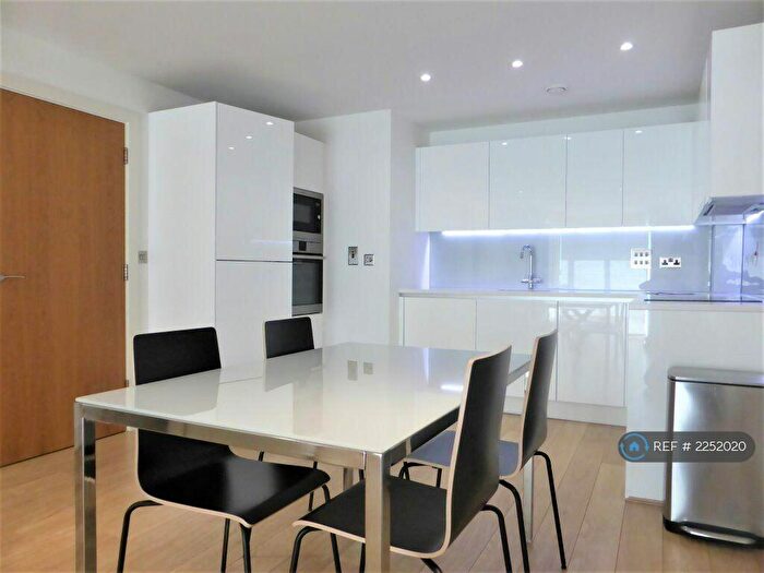 3 Bedroom Flat To Rent In Thomas House, Brighton, BN1