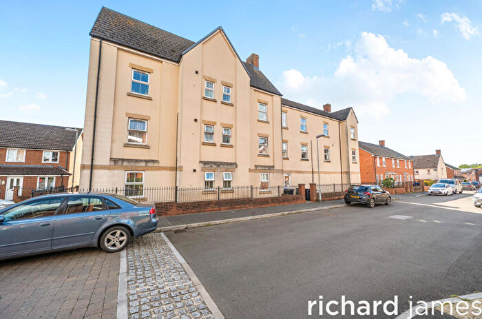 2 Bedroom Flat For Sale In Cloatley Crescent, Royal Wootton Bassett, SN4