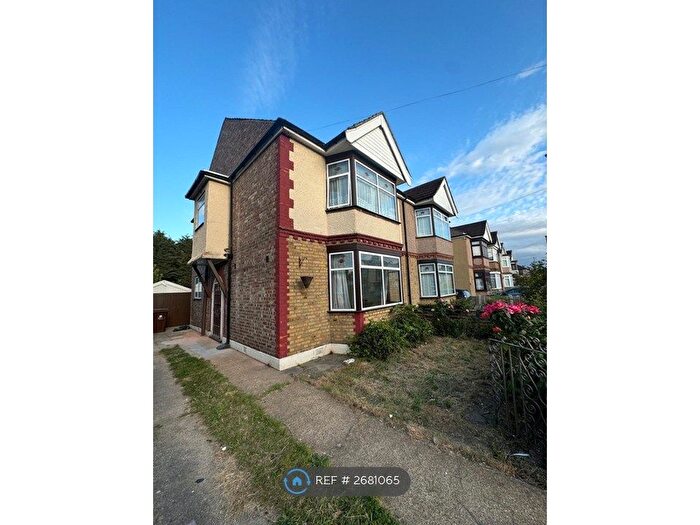 5 Bedroom Semi Detached House To Rent In Philips Avenue, London, RM7