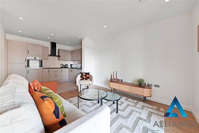 2 Bedroom Apartment For Sale In Rolling Mills Mews, London, E14