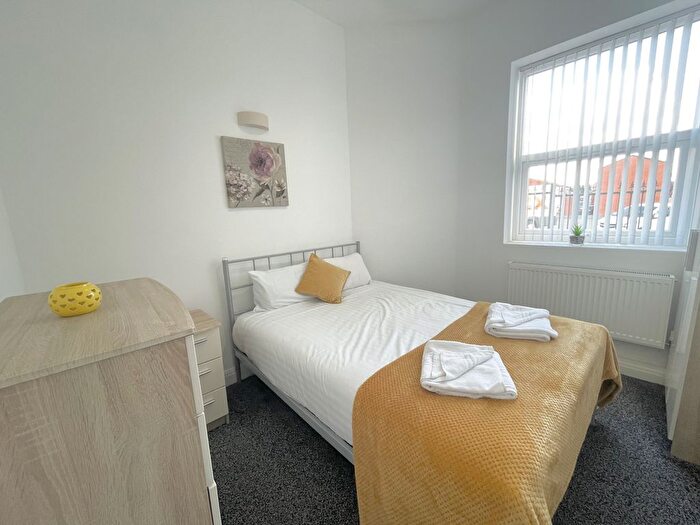 2 Bedroom Flat To Rent In Pontefract Lane, Leeds, West Yorkshire, LS9