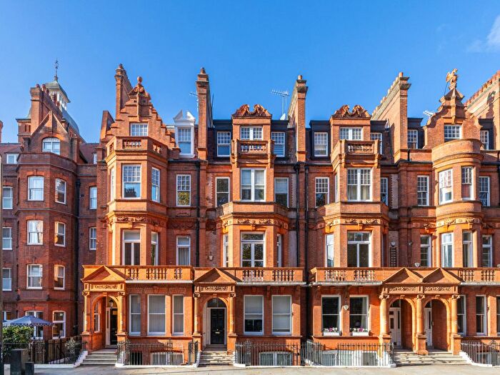 3 Bedroom Flat For Sale In Lower Sloane Street, London, SW1W