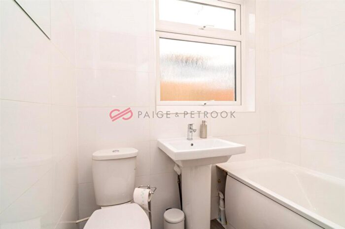 2 Bedroom Bungalow To Rent In Fernbrook Drive, Harrow, Middlesex, HA2