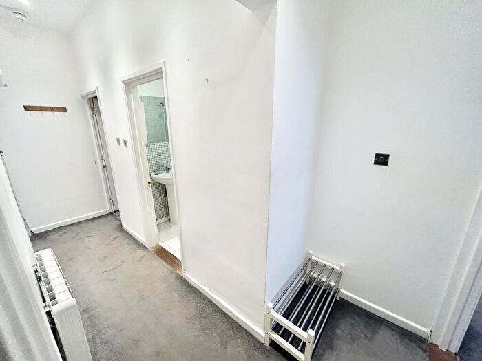 2 Bedroom Apartment To Rent In South Parade, Southsea, PO4