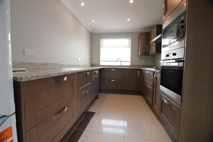 4 Bedroom Semi Detached Bungalow To Rent In Camborne Way, Heston, TW5