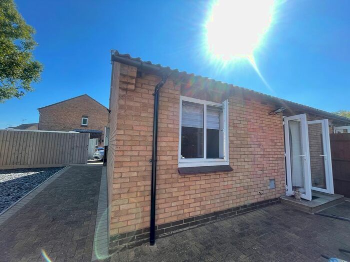 2 Bedroom Bungalow To Rent In Quernstone Lane, Northampton, NN4