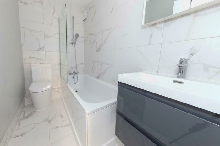 1 Bedroom Flat To Rent In Rush Court, Bedford, MK40