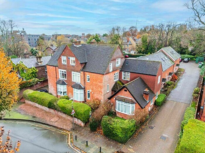 2 Bedroom Apartment For Sale In Hillside Road, St. Albans, Hertfordshire, AL1