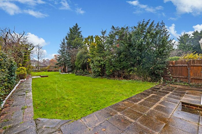 3 Bedroom Detached Bungalow For Sale In Ref: El - Povey Cross Road, Horley, RH6