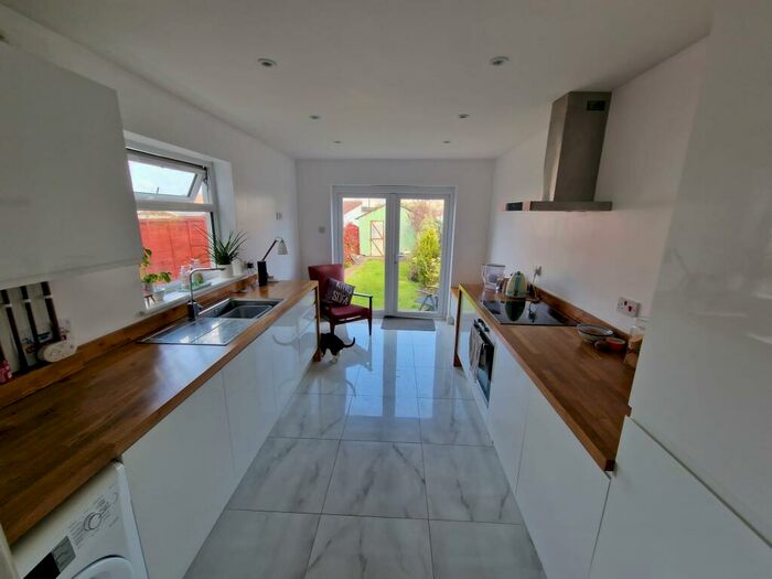 3 Bedroom House To Rent In Clarence Avenue, Bristol, BS16