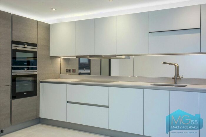 3 Bedroom Detached House To Rent In Yewtree Close, London, N22