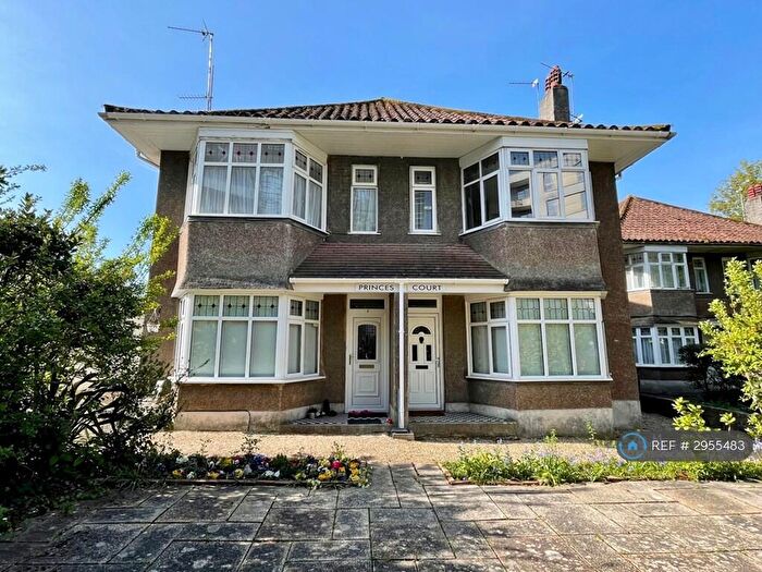 3 Bedroom Flat To Rent In Princes Court, Bournemouth, BH1