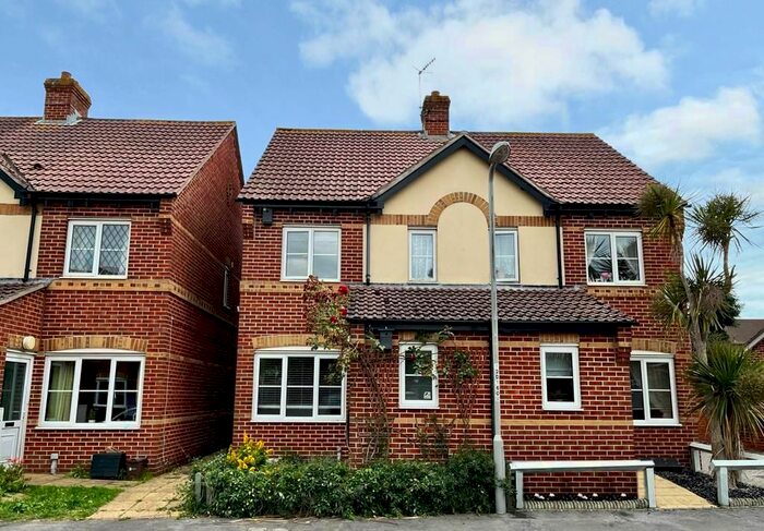 3 Bedroom Property To Rent In Douglas Road, Weymouth, DT4