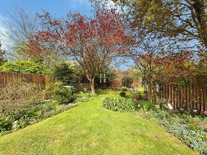 4 Bedroom Semi-detached House For Sale In Kineton Lane, Hockley Heath, Solihull, B94