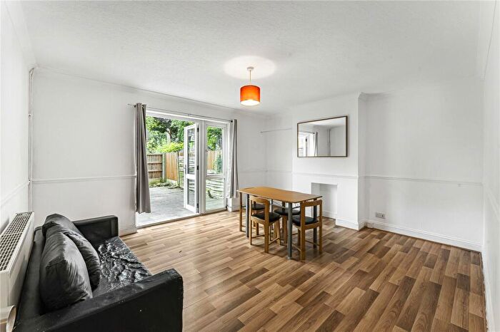 3 Bedroom Apartment To Rent In New North Road, Hoxton, London, N1