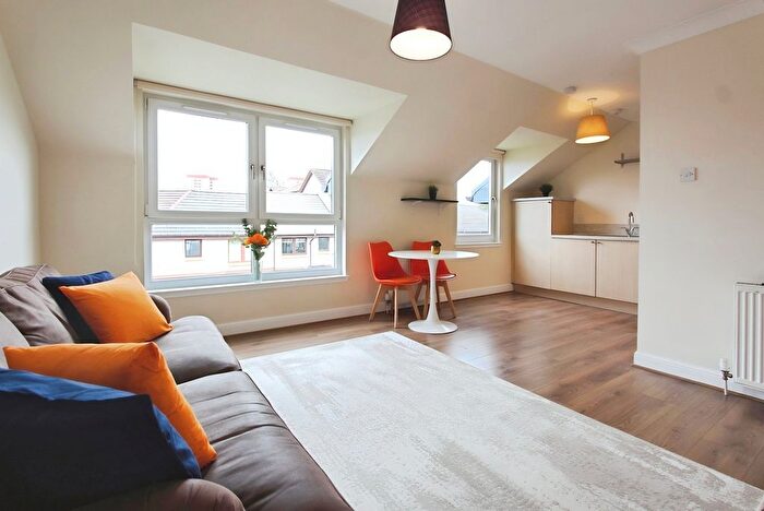 2 Bedroom Flat To Rent In Barleyhill Terrace, Edinburgh, EH6