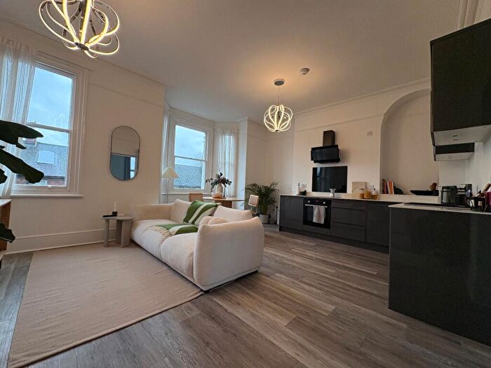 1 Bedroom Apartment For Sale In Walsworth Road, Hitchin, Hertfordshire, SG4