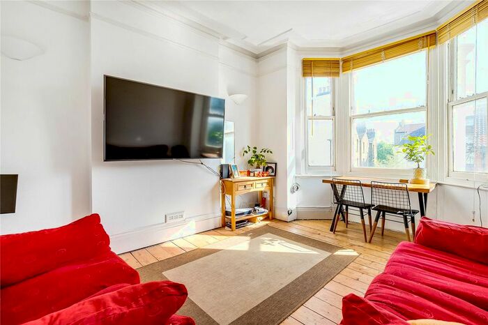 2 Bedroom Flat To Rent In Prideaux Road, Clapham, London, SW9