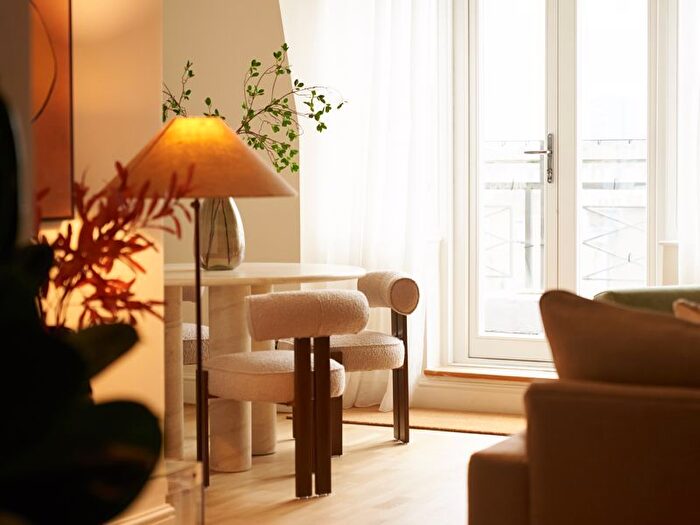 3 Bedroom Flat To Rent In Randolph Avenue, Little Venice, London, W9