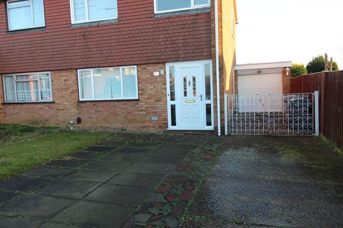 3 Bedroom Semi-Detached House To Rent In Luton, LU3