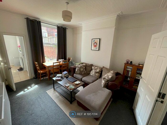 1 Bedroom Flat To Rent In Oakwood Avenue, Leeds, LS8