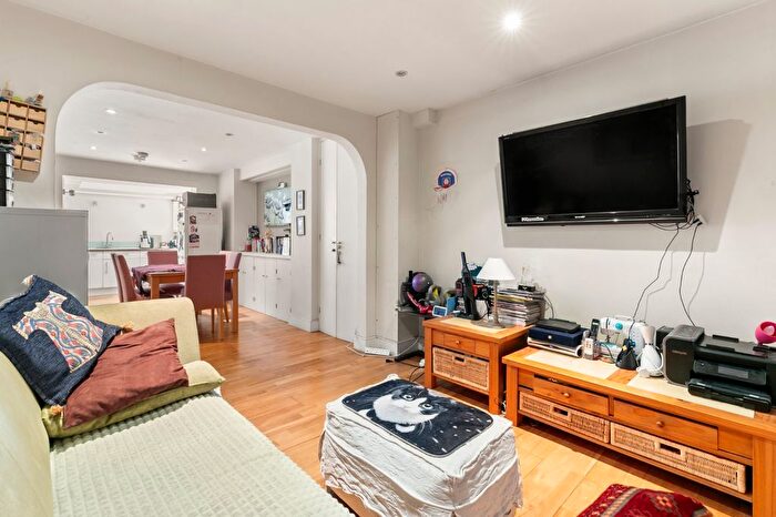 2 Bedroom End Terrace House To Rent In Wandsworth Bridge Road, Parsons Green, SW6