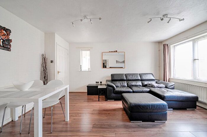 2 Bedroom Semi-Detached House For Sale In Grantham Road, London, E12