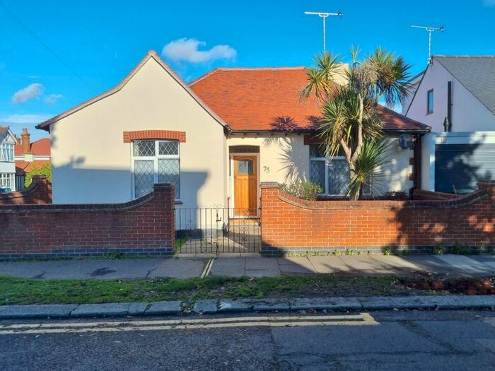 3 Bedroom Bungalow To Rent In Silversea Drive, Westcliff-On-Sea, SS0