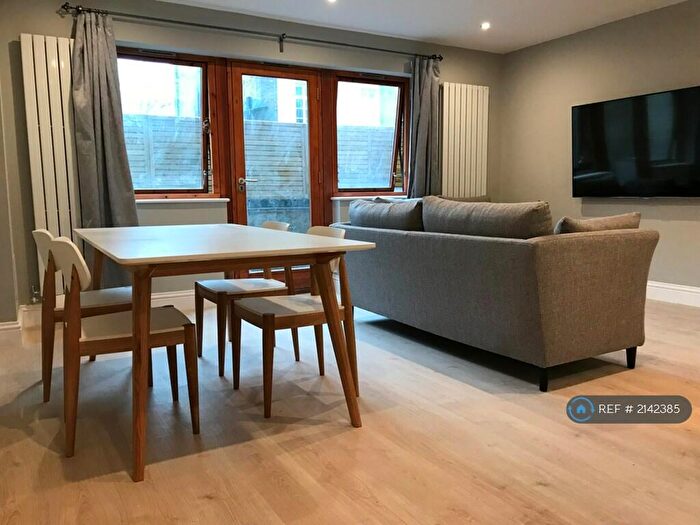4 Bedroom Flat To Rent In St Mary Graces Court, London, E1