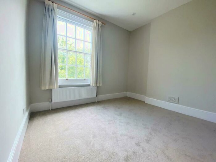1 Bedroom Apartment To Rent In Thurlow Park Road, Dulwich, London, SE21
