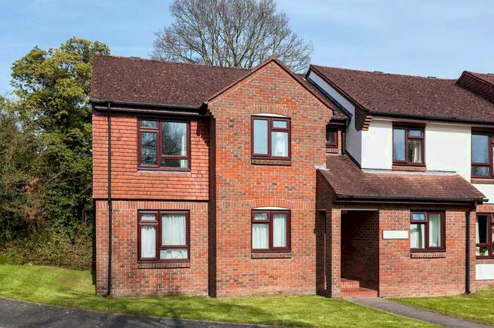1 Bedroom Flat To Rent In Gorringes Brook, Horsham, RH12