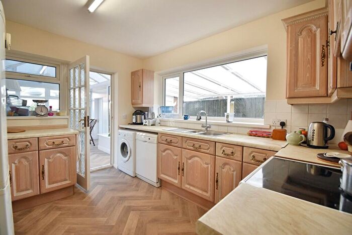2 Bedroom Detached Bungalow For Sale In Casswell Crescent, Fulstow, LN11